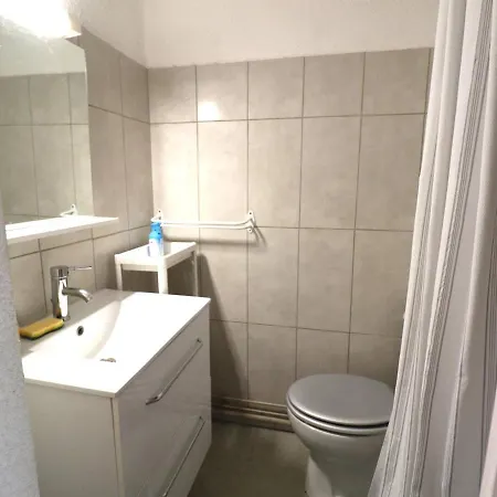Apartment 6 Pers. Avec Terrasse, Loggia Et Parking Prive A 2 Pas De La - Fr-1-307-234 Le Grau-du-Roi