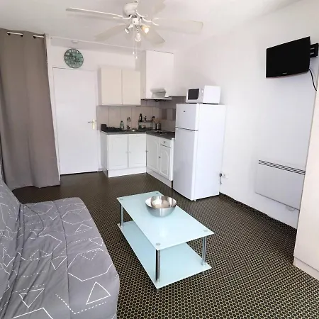 Apartment 6 Pers. Avec Terrasse, Loggia Et Parking Prive A 2 Pas De La - Fr-1-307-234 Le Grau-du-Roi